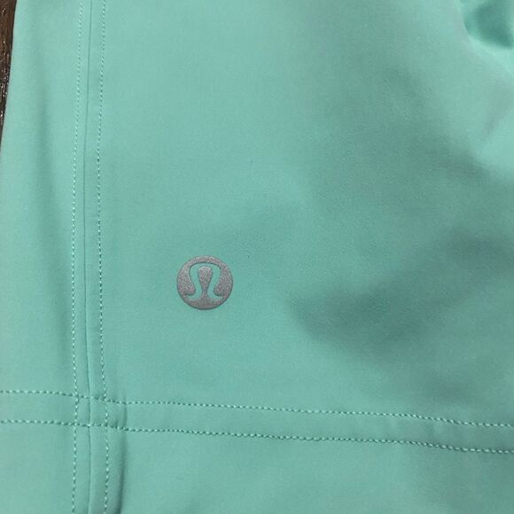 Lululemon On Pace Biker mint green Shorts *10" inseam size 4 - Picture 7 of 9